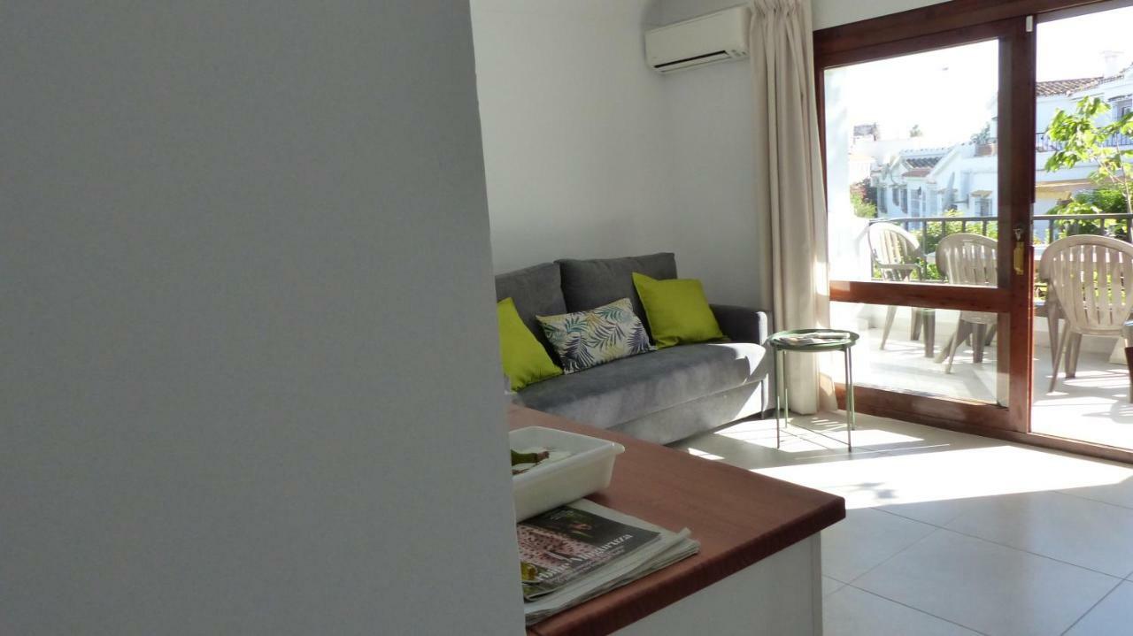 Appartement Apartment, 2 Bedrooms, On The Beach, With Pool, Sea Views And Garden -- Included, Parking & Wifi