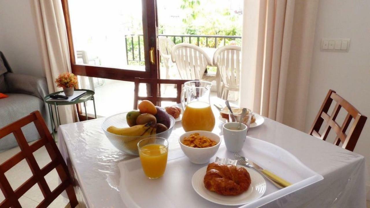 Apartment, 2 Bedrooms, On The Beach, With Pool, Sea Views And Garden -- Included, Parking & Wifi * Benalmádena