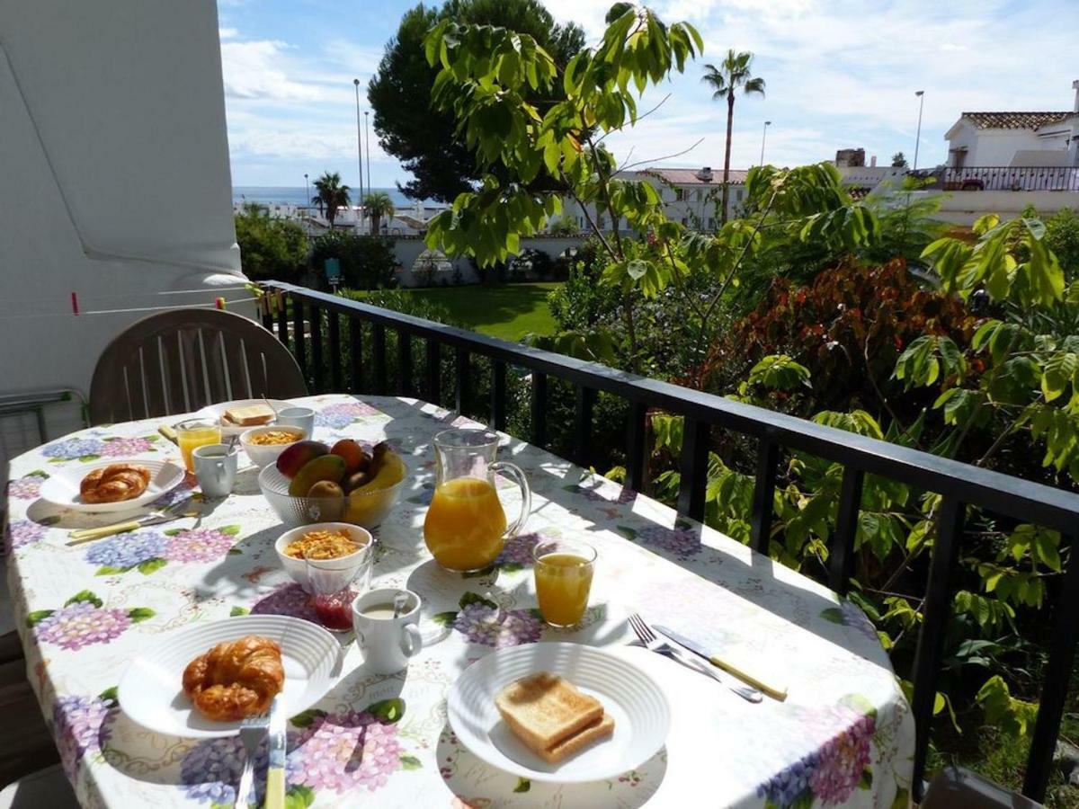 Apartment, 2 Bedrooms, On The Beach, With Pool, Sea Views And Garden -- Included, Parking & Wifi * Benalmádena