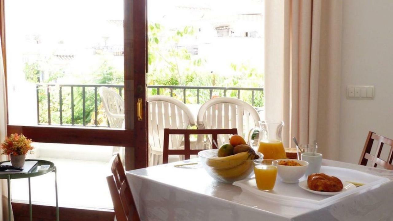 Apartment, 2 Bedrooms, On The Beach, With Pool, Sea Views And Garden -- Included, Parking & Wifi * Benalmádena