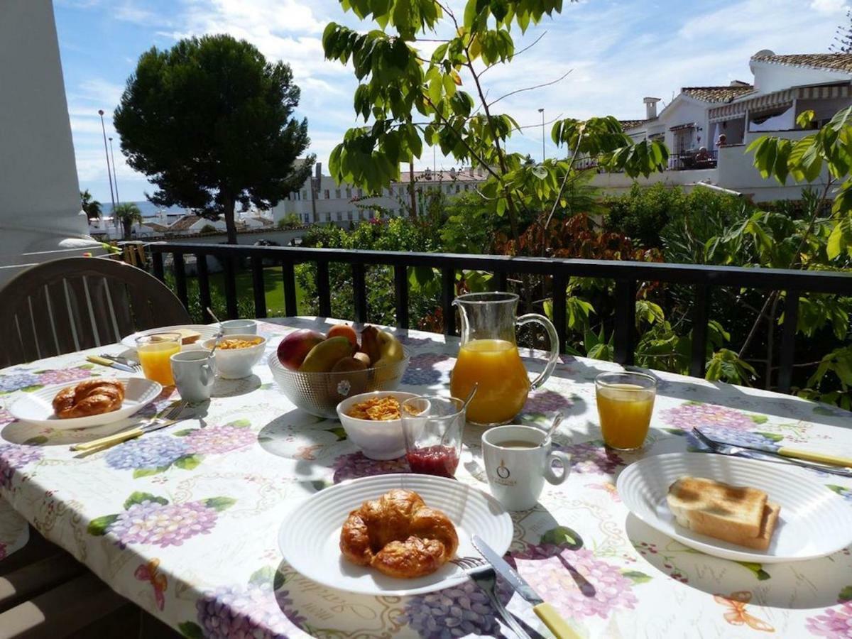 Apartment, 2 Bedrooms, On The Beach, With Pool, Sea Views And Garden -- Included, Parking & Wifi Benalmádena